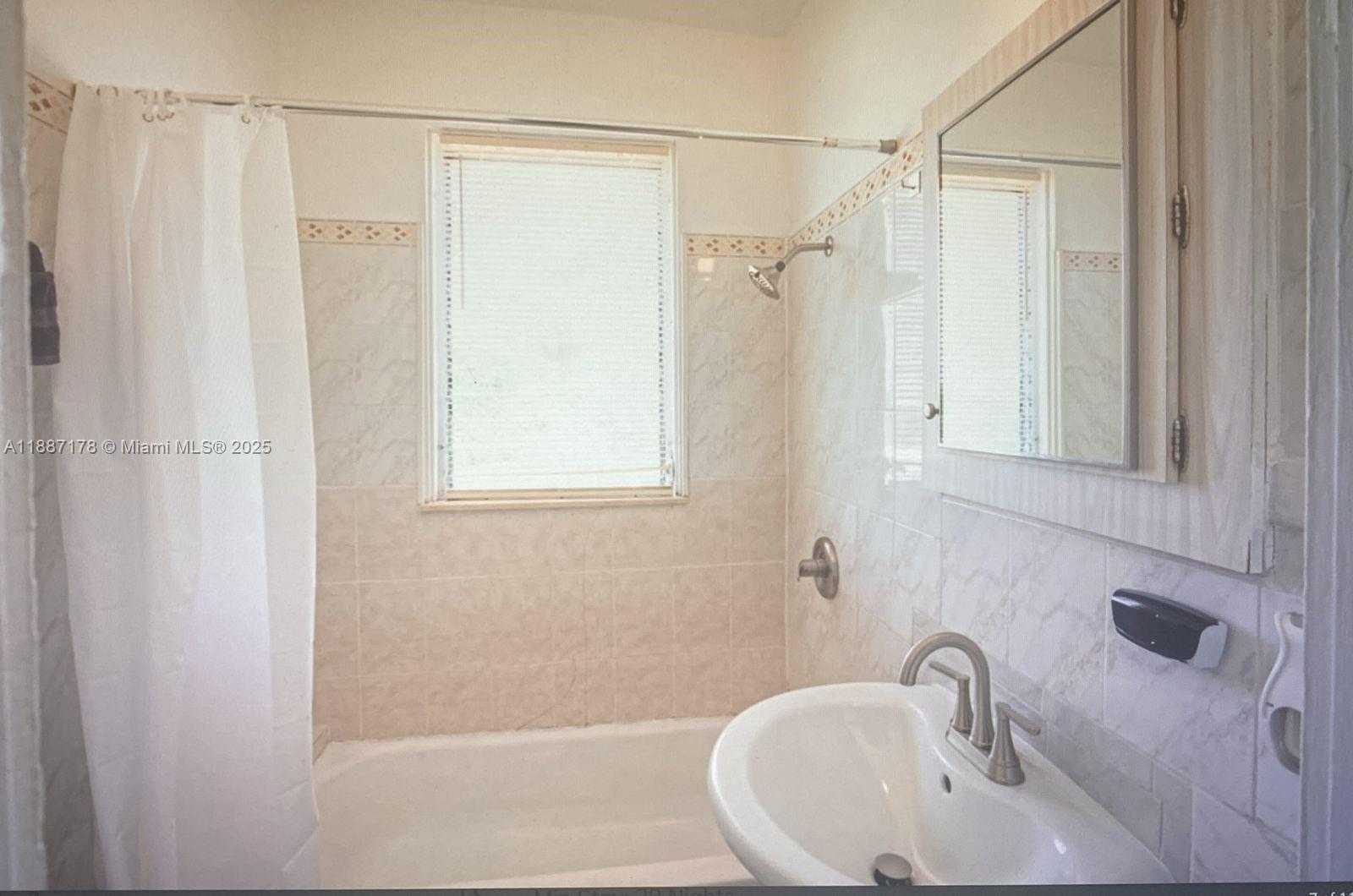 Small Image of 444 PONCE DE LEON BLVD, Coral Gables Number 52