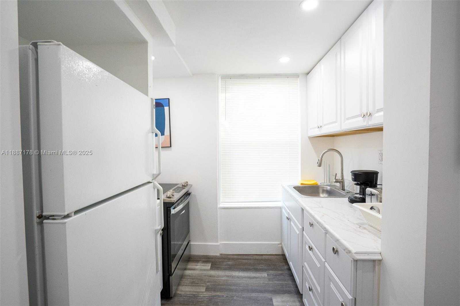 Small Image of 444 PONCE DE LEON BLVD, Coral Gables Number 56