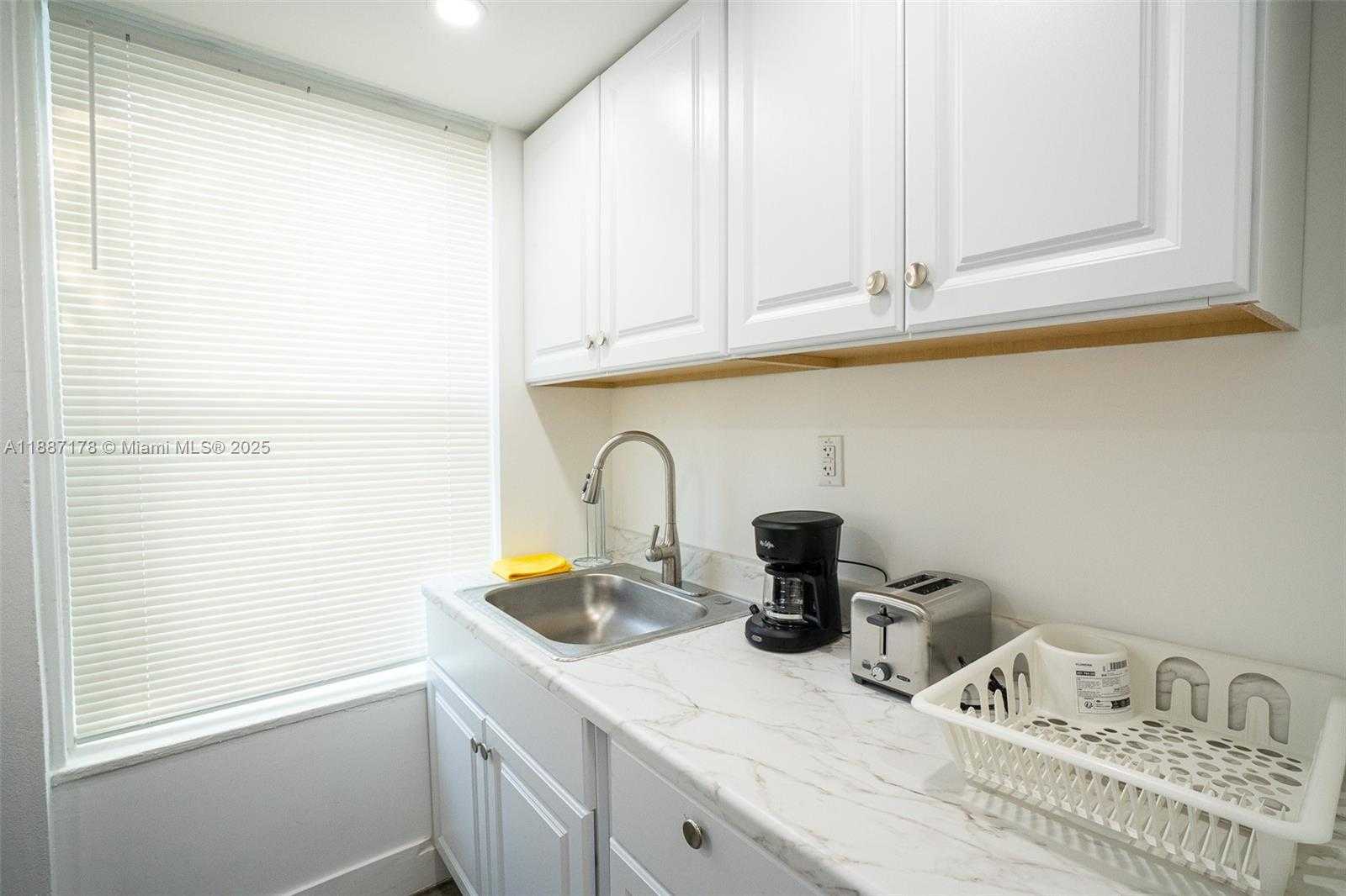 Small Image of 444 PONCE DE LEON BLVD, Coral Gables Number 57