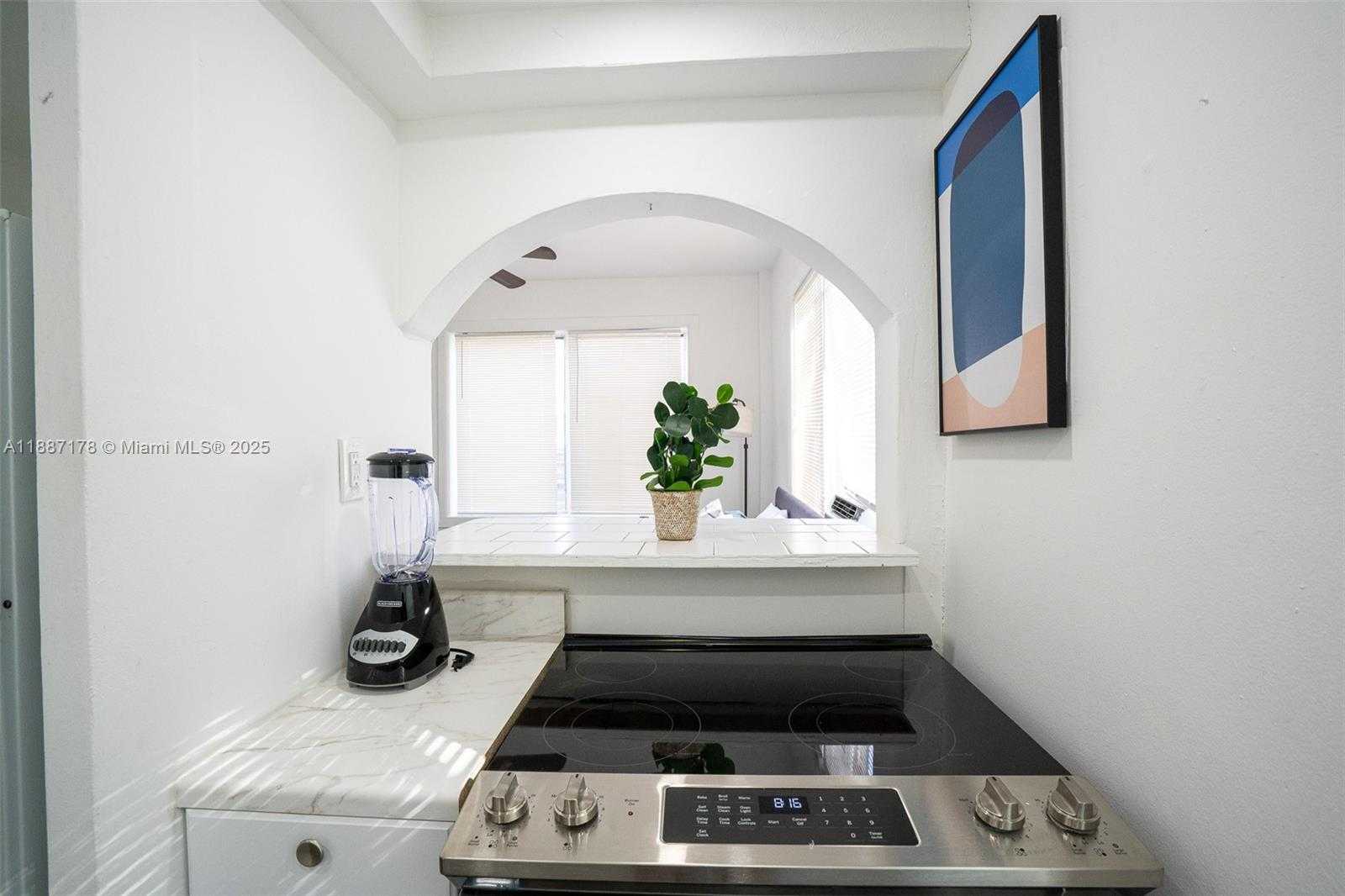 Small Image of 444 PONCE DE LEON BLVD, Coral Gables Number 58