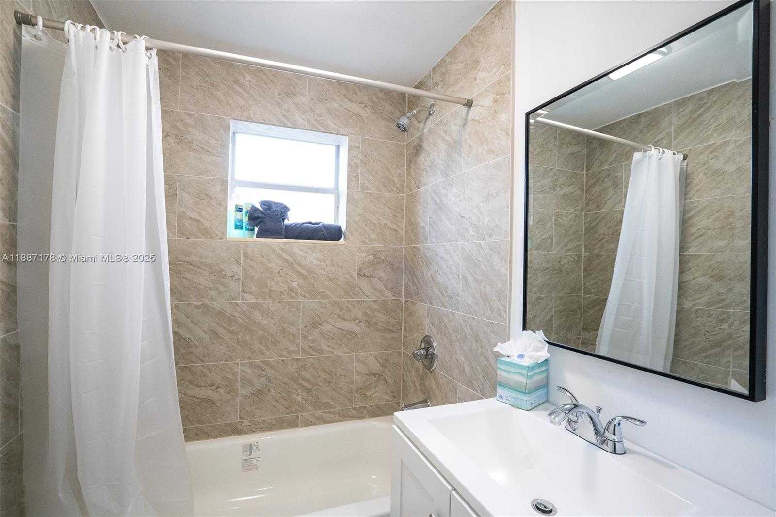 Small Image of 444 PONCE DE LEON BLVD, Coral Gables Number 61