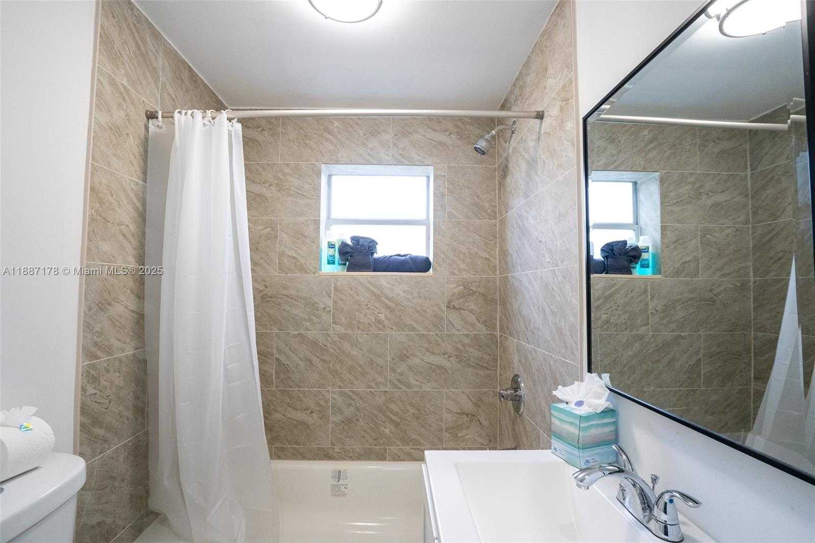 Small Image of 444 PONCE DE LEON BLVD, Coral Gables Number 62