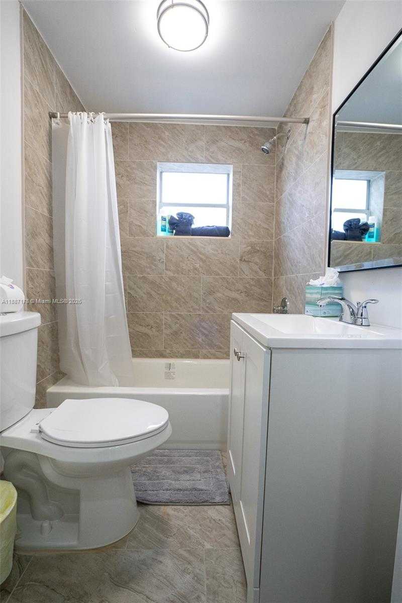 Small Image of 444 PONCE DE LEON BLVD, Coral Gables Number 63