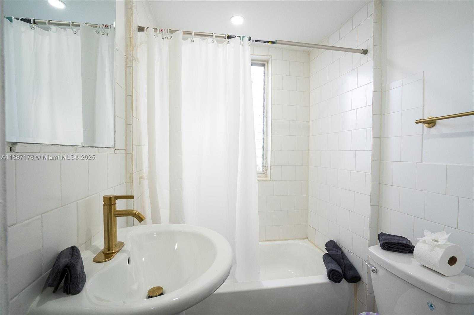 Small Image of 444 PONCE DE LEON BLVD, Coral Gables Number 65