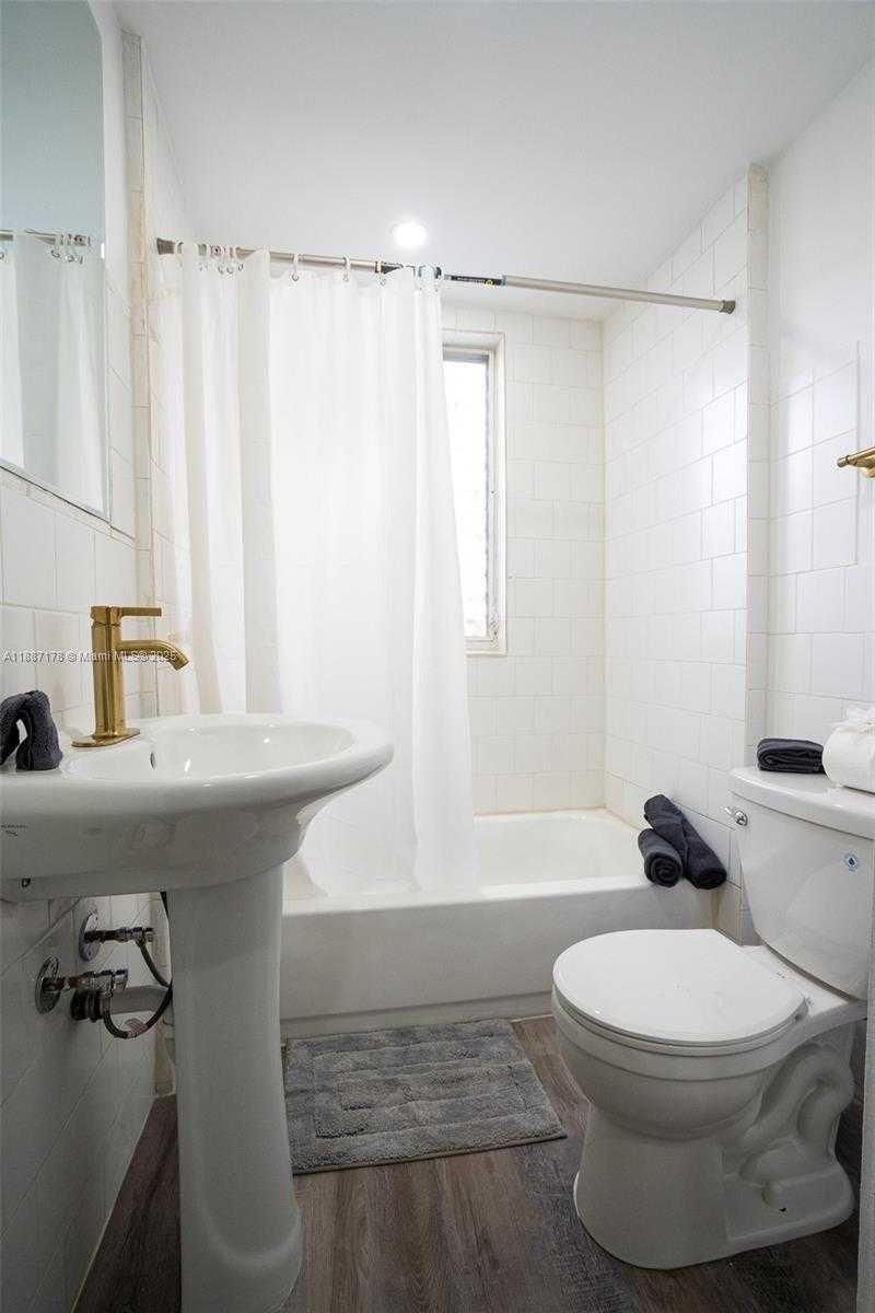 Small Image of 444 PONCE DE LEON BLVD, Coral Gables Number 66