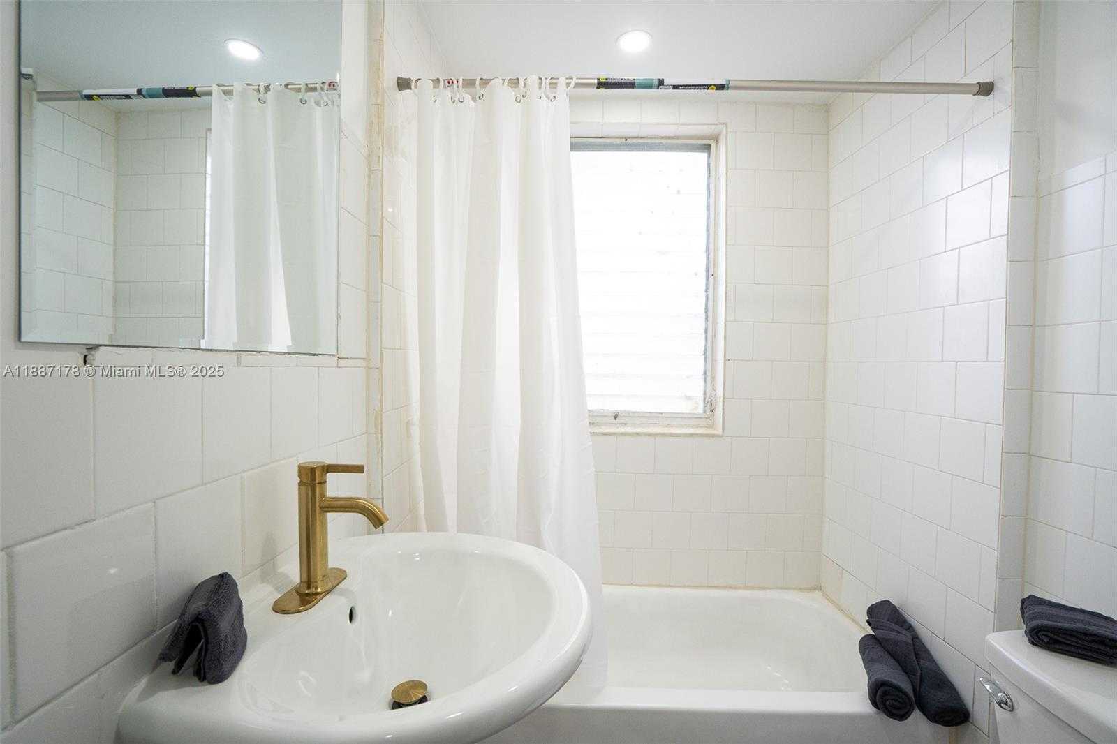 Small Image of 444 PONCE DE LEON BLVD, Coral Gables Number 67