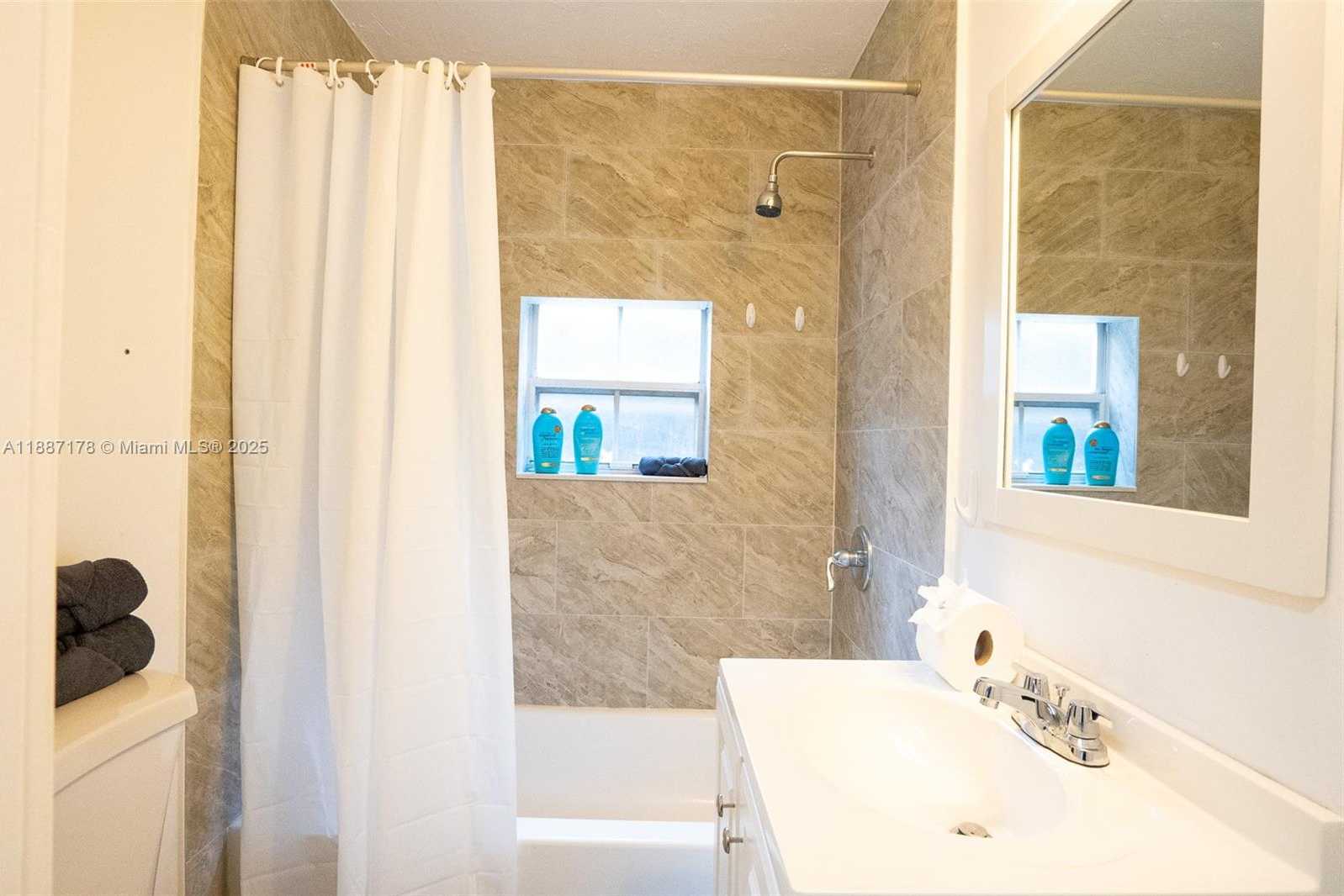 Small Image of 444 PONCE DE LEON BLVD, Coral Gables Number 79