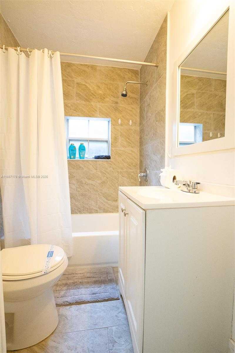 Small Image of 444 PONCE DE LEON BLVD, Coral Gables Number 80