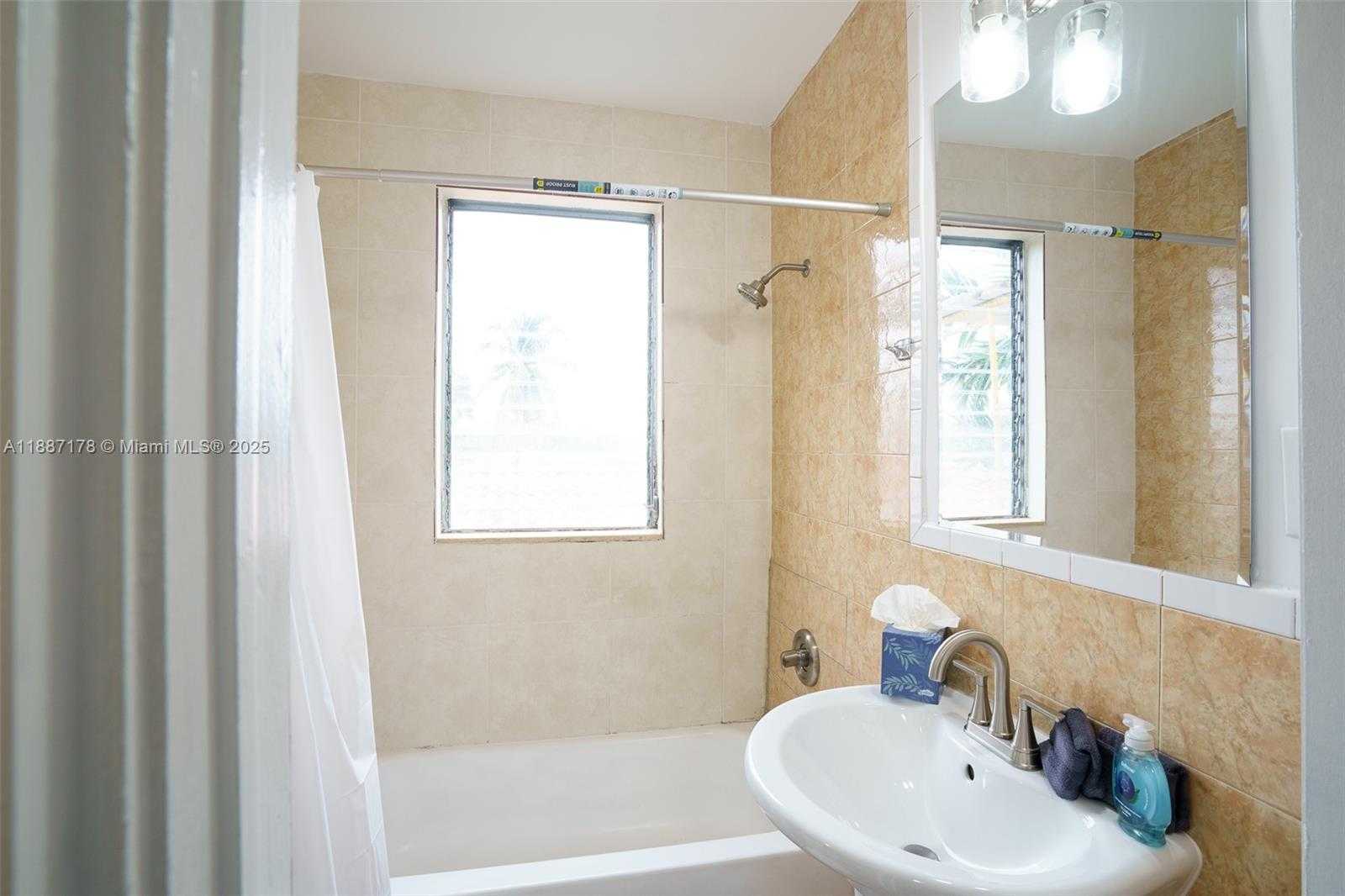 Small Image of 444 PONCE DE LEON BLVD, Coral Gables Number 89