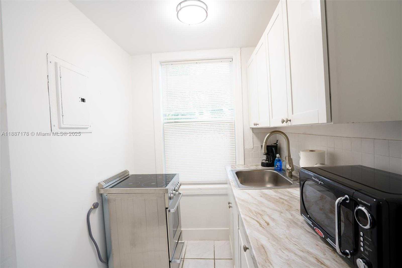 Small Image of 444 PONCE DE LEON BLVD, Coral Gables Number 91