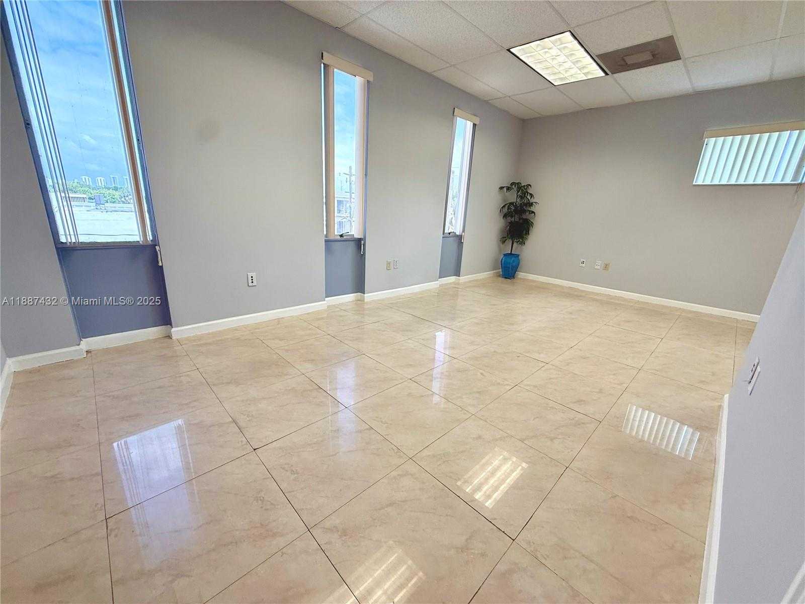 Small Image of 1820 NORTH EAST 163RD ST, North Miami Beach Number 4