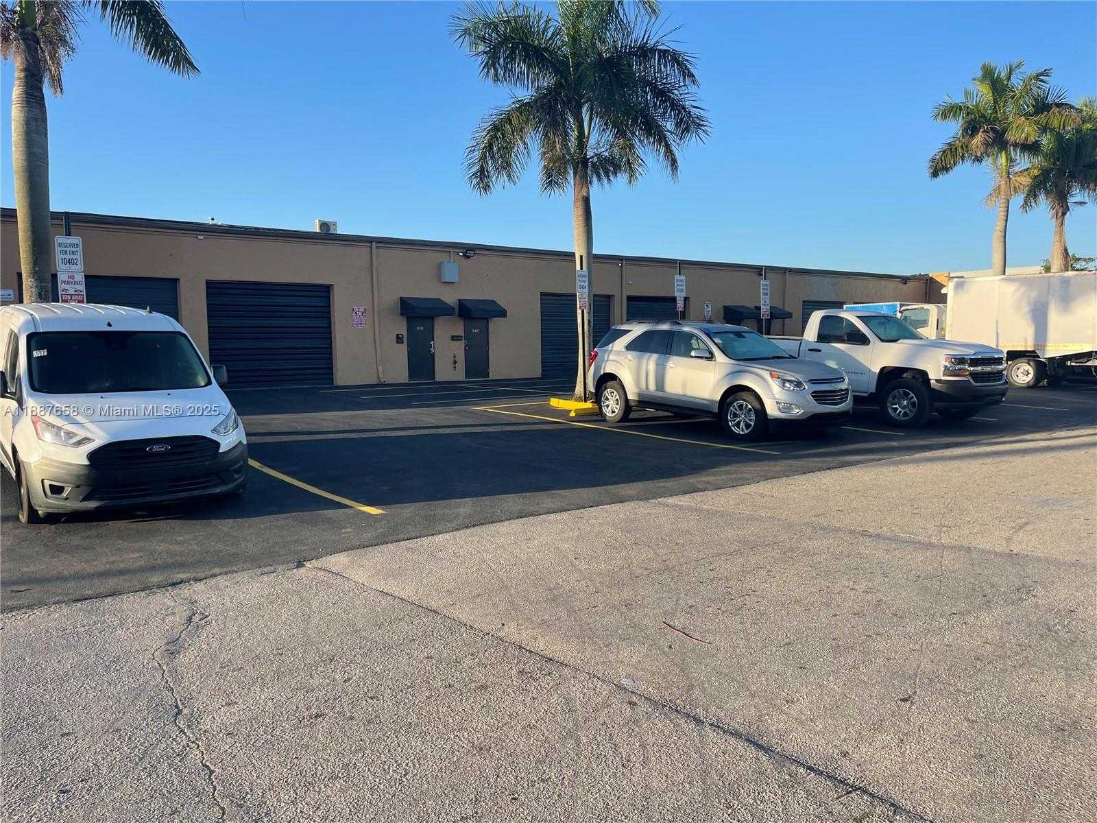 Small Image of 10412 SOUTH WEST 184TH TER, Miami Number 3