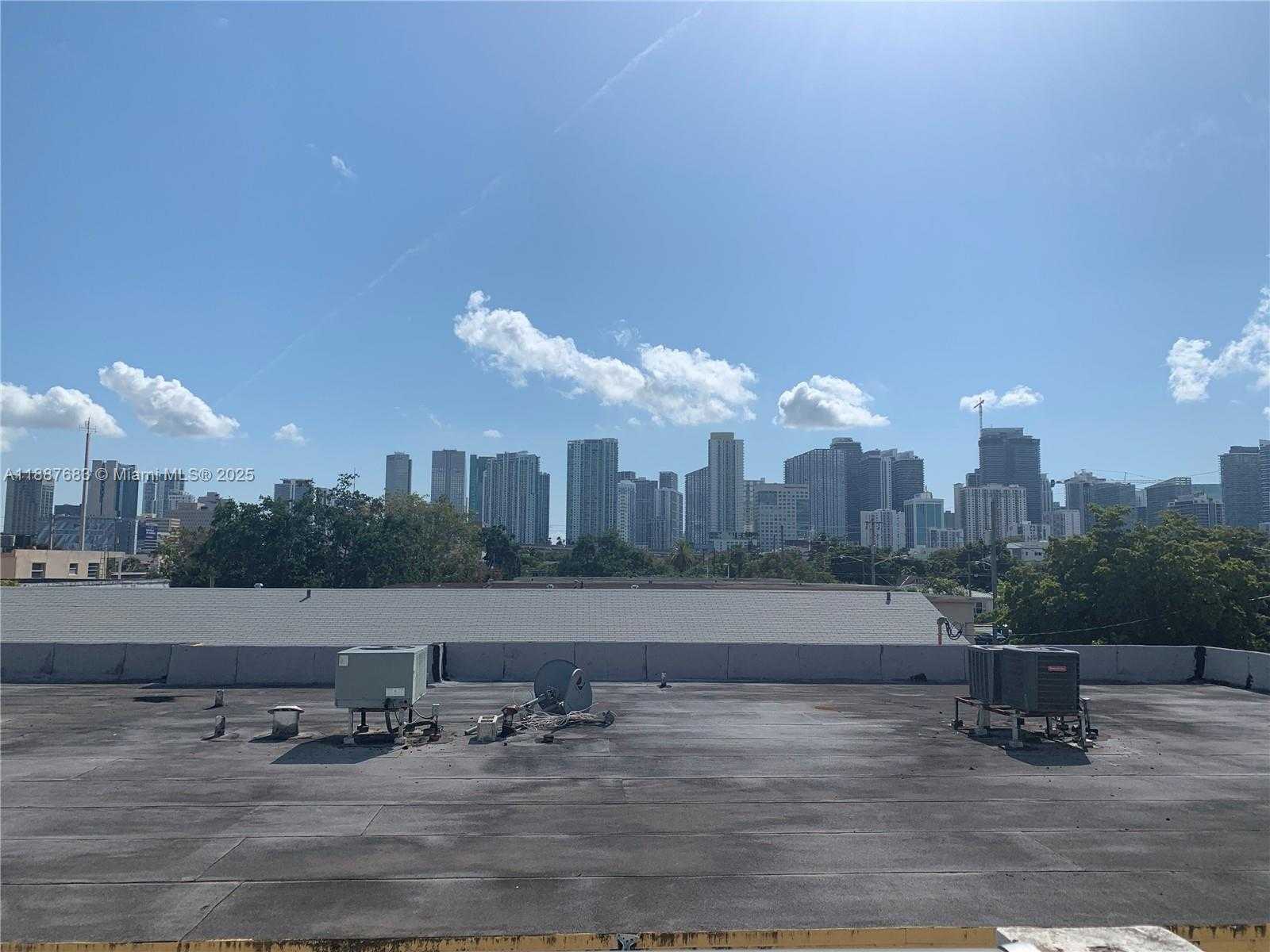 Small Image of 763 SOUTH WEST 5TH ST, Miami Number 28