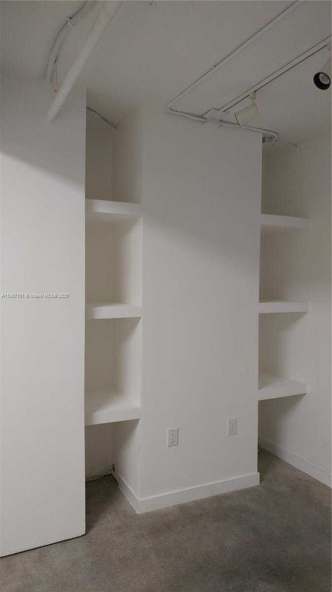 Small Image of Miami Number 5