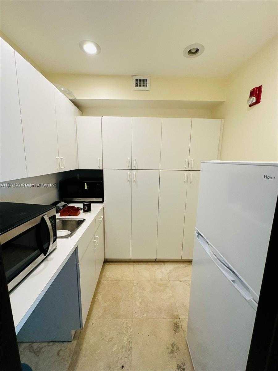 Small Image of 1160 KANE CONCOURSE, Bay Harbor Islands Number 8