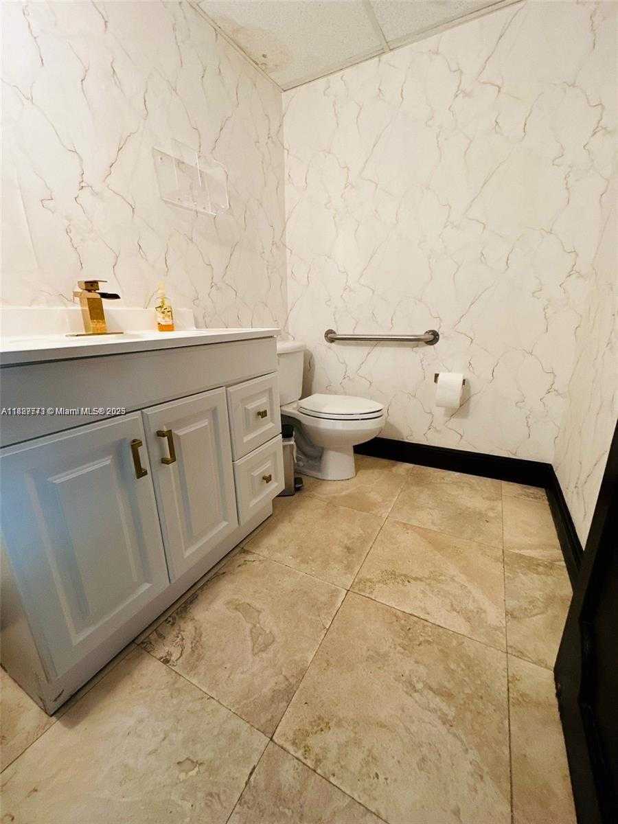 Small Image of 1160 KANE CONCOURSE, Bay Harbor Islands Number 9