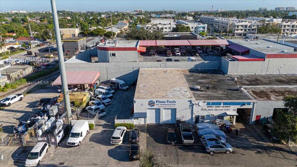 Small Image of 7021 SOUTH WEST 13TH TER, Miami Number 10