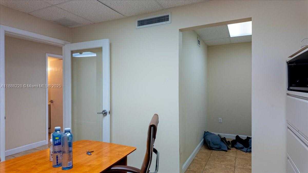 Small Image of 7021 SOUTH WEST 13TH TER, Miami Number 36