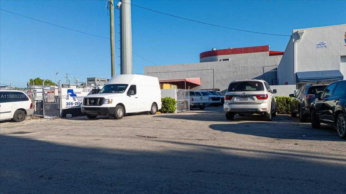 Small Image of 7021 SOUTH WEST 13TH TER, Miami Number 9