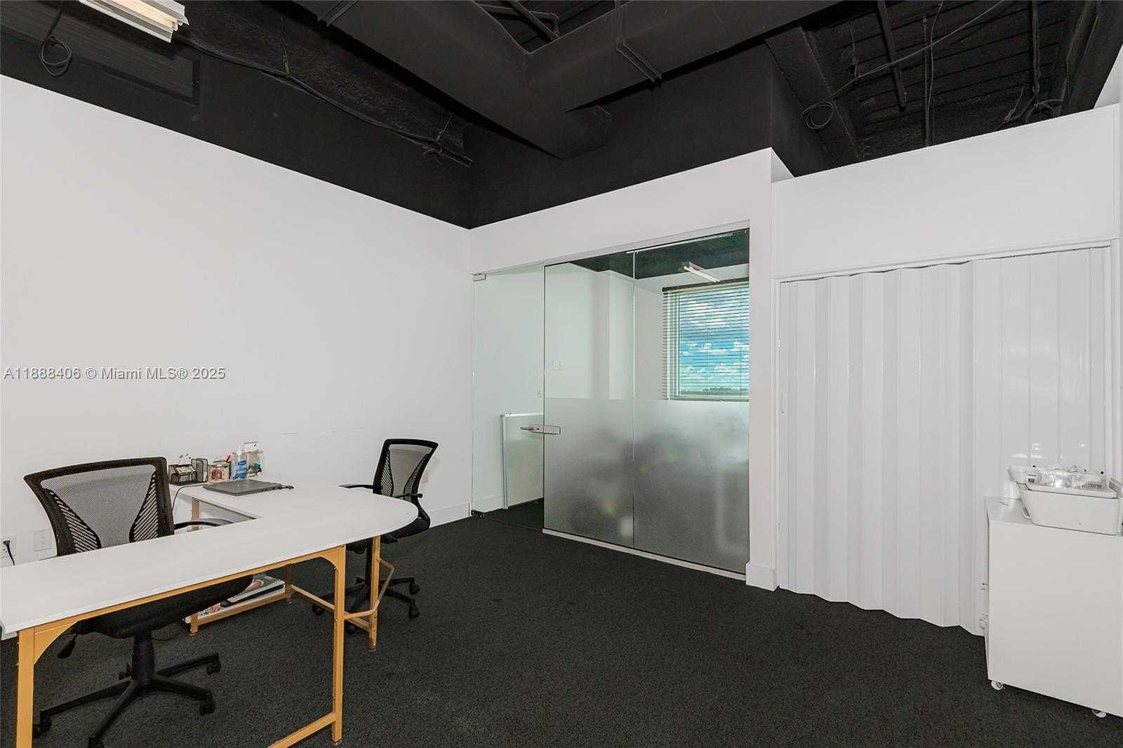 Small Image of 175 SE 7th St, Miami, FL 33131, USA Number 9