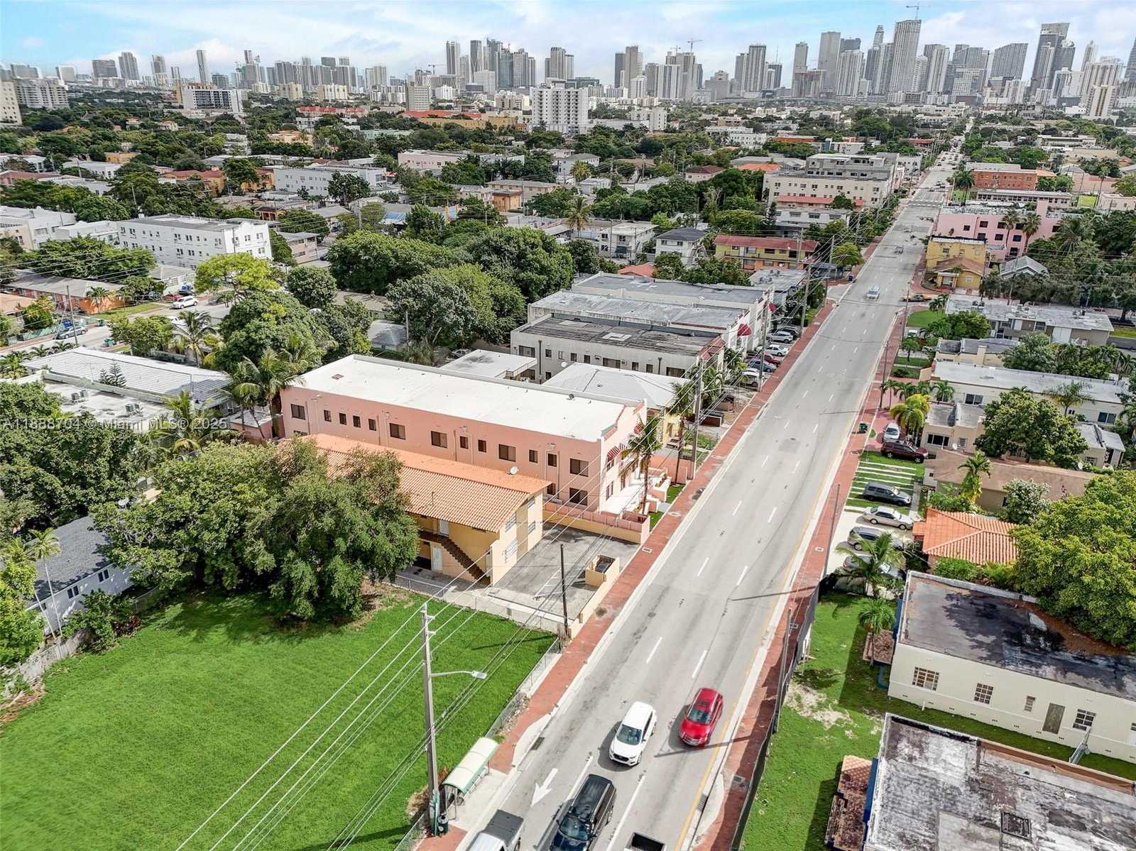 Small Image of 1553 SOUTH WEST 7TH ST, Miami Number 3