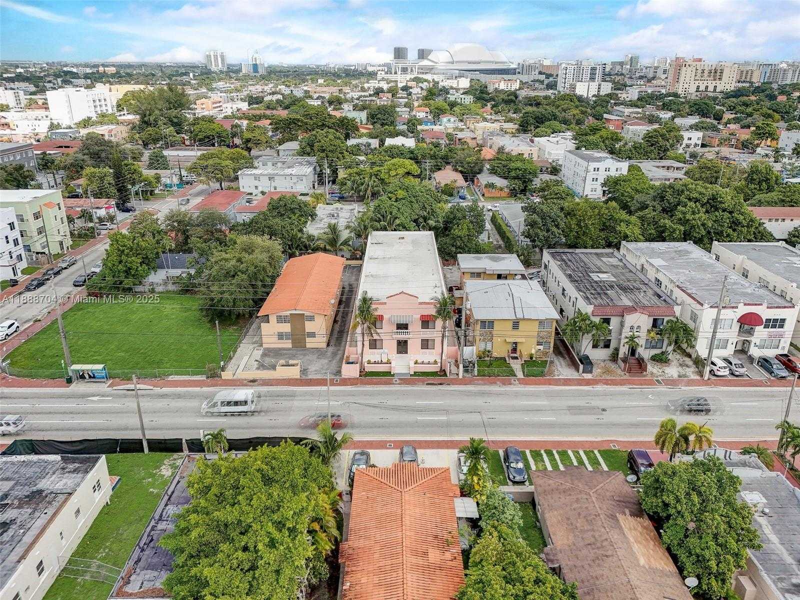 Small Image of 1553 SOUTH WEST 7TH ST, Miami Number 5