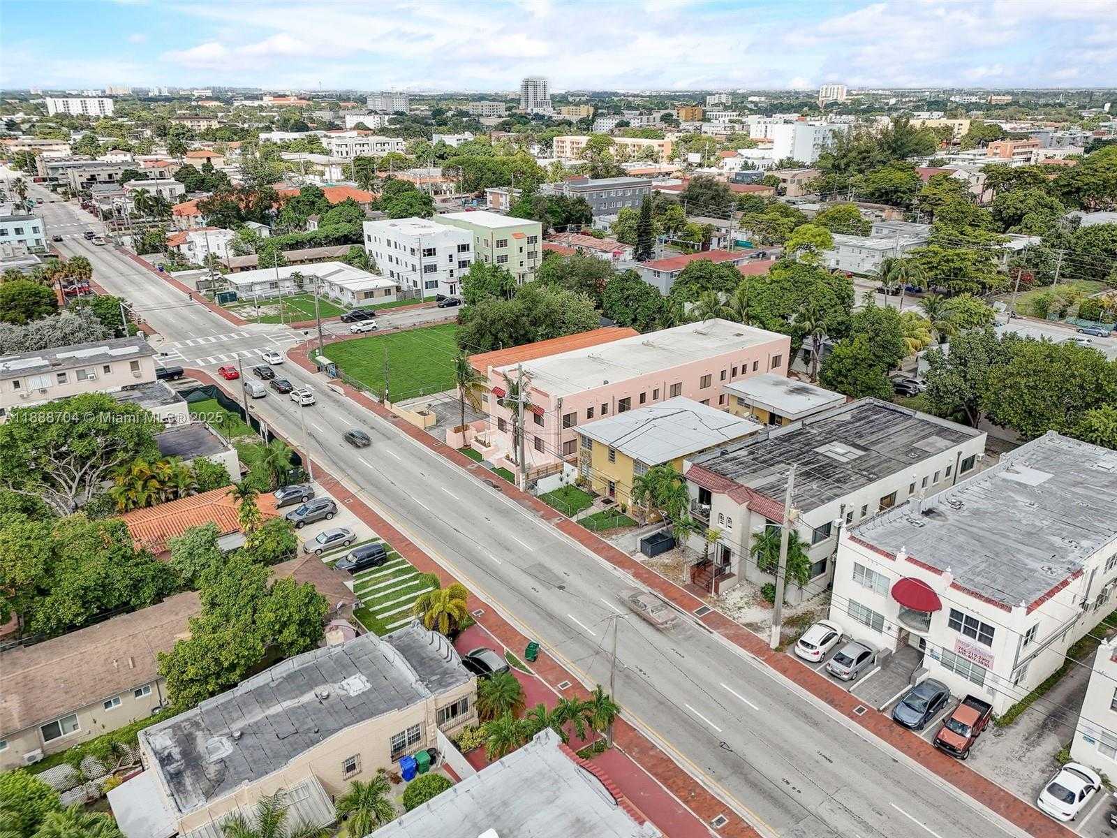 Small Image of 1553 SOUTH WEST 7TH ST, Miami Number 6