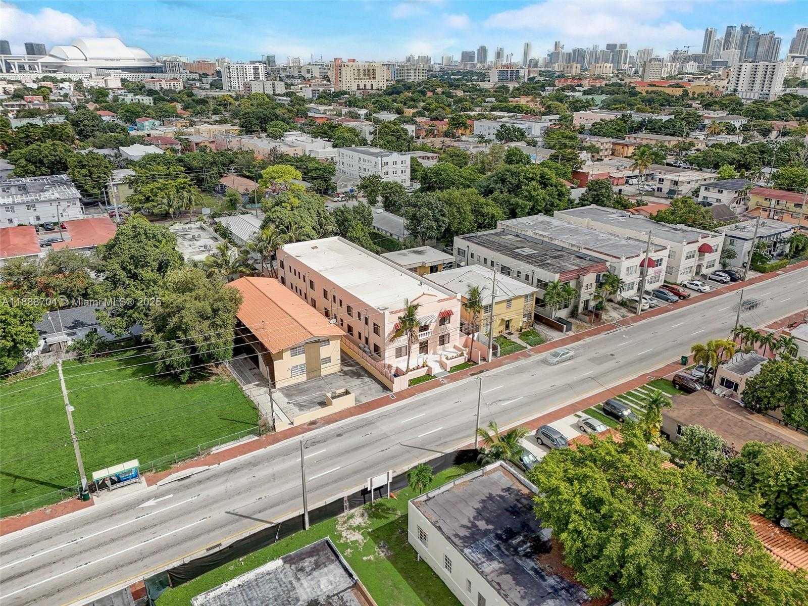 Small Image of 1553 SOUTH WEST 7TH ST, Miami Number 7