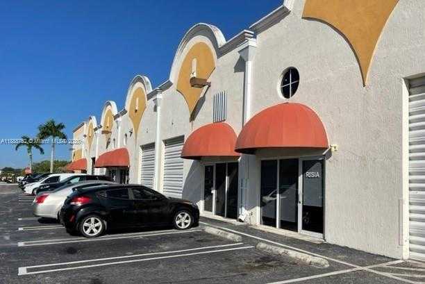 Small Image of 13860 SOUTH WEST 143RD CT, Miami Number 2