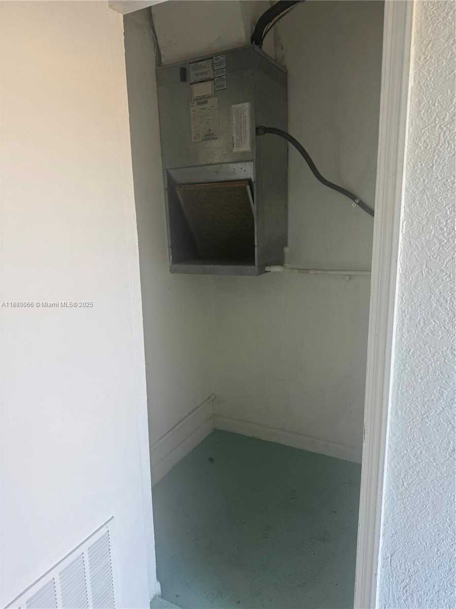 Small Image of 700 PALM AVE #704, Hialeah Number 11