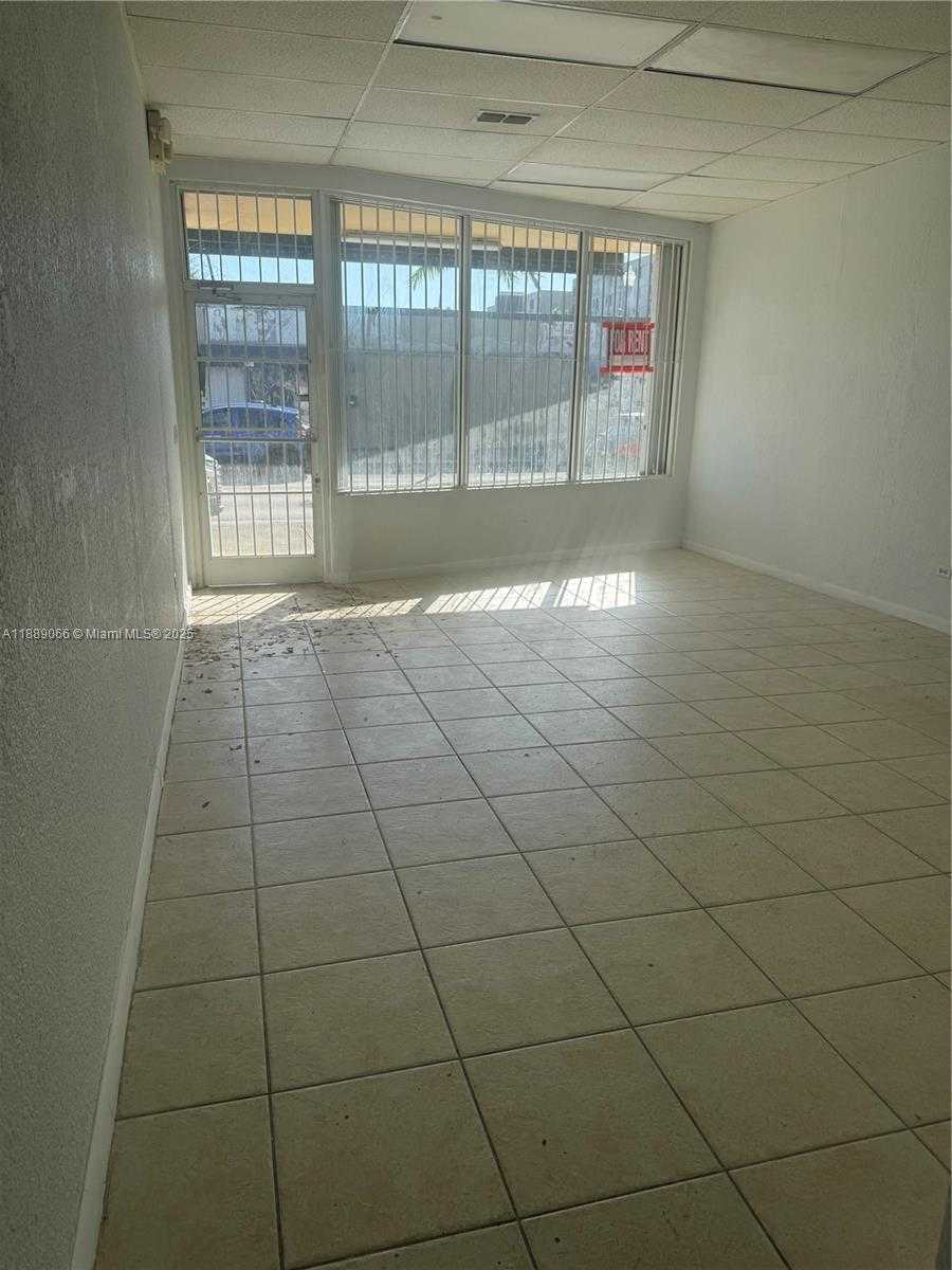 Small Image of 700 PALM AVE #704, Hialeah Number 3