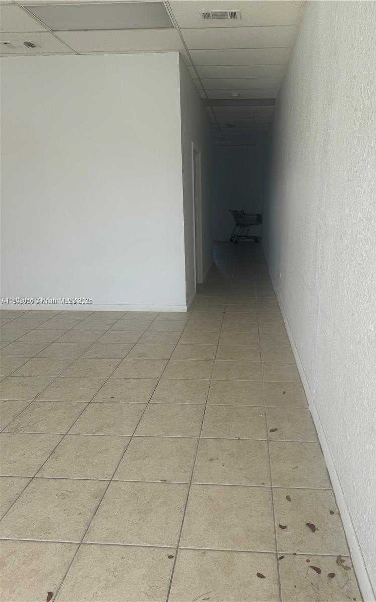 Small Image of 700 PALM AVE #704, Hialeah Number 5