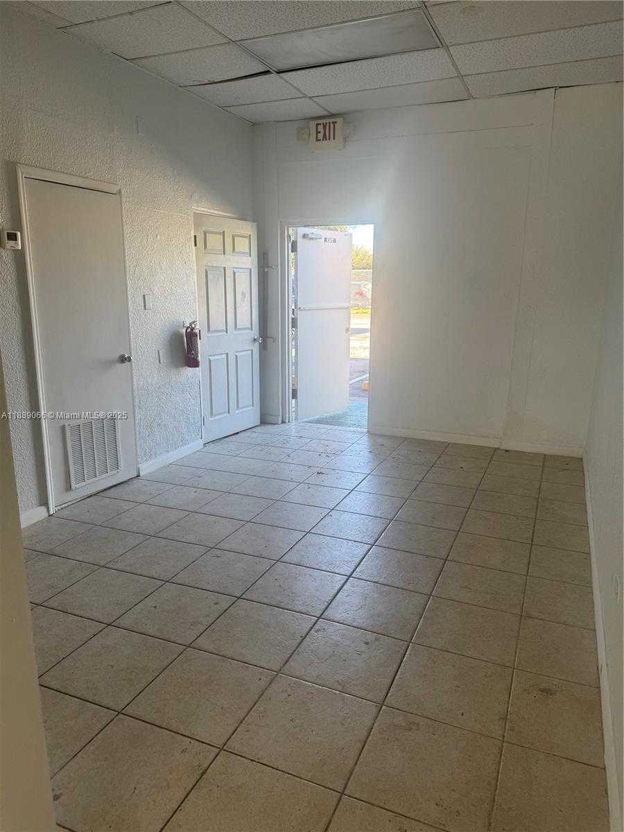 Small Image of 700 PALM AVE #704, Hialeah Number 6