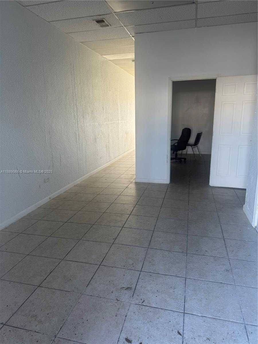 Small Image of 700 PALM AVE #704, Hialeah Number 7