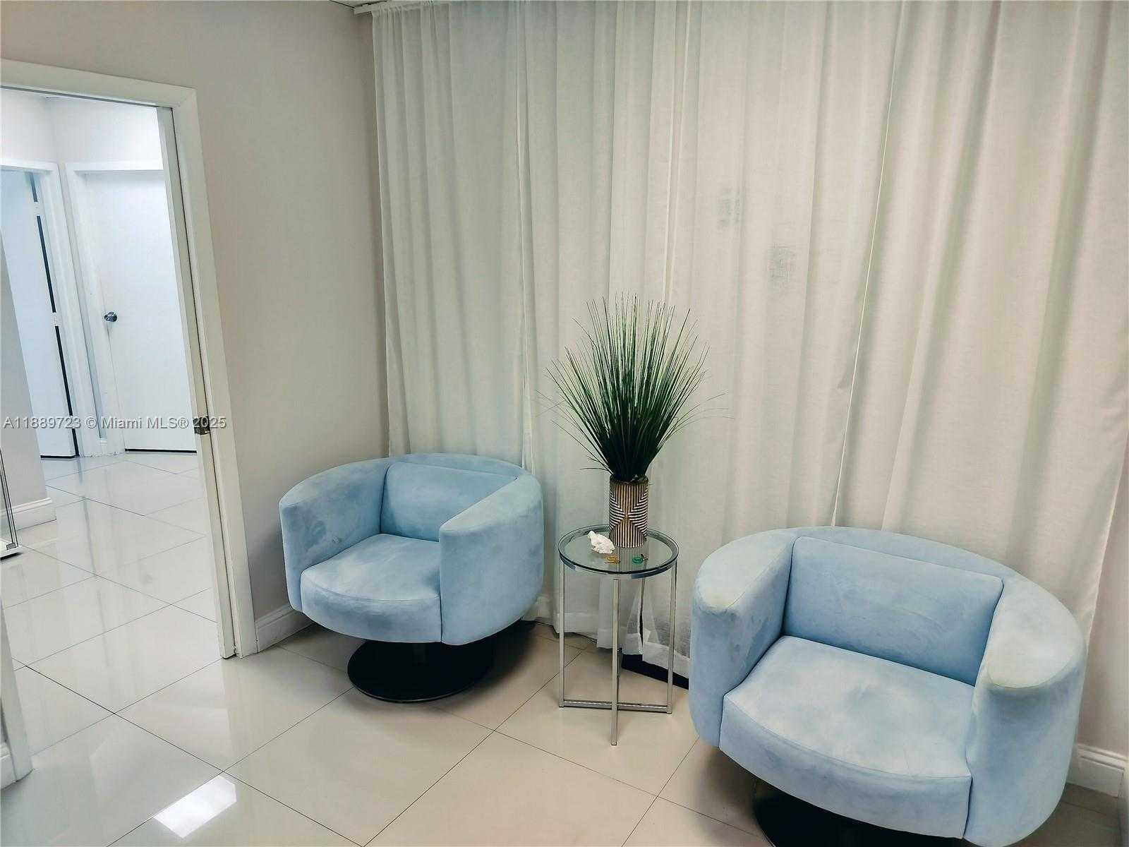 Small Image of 12550 BISCAYNE BLVD #605, North Miami Number 3
