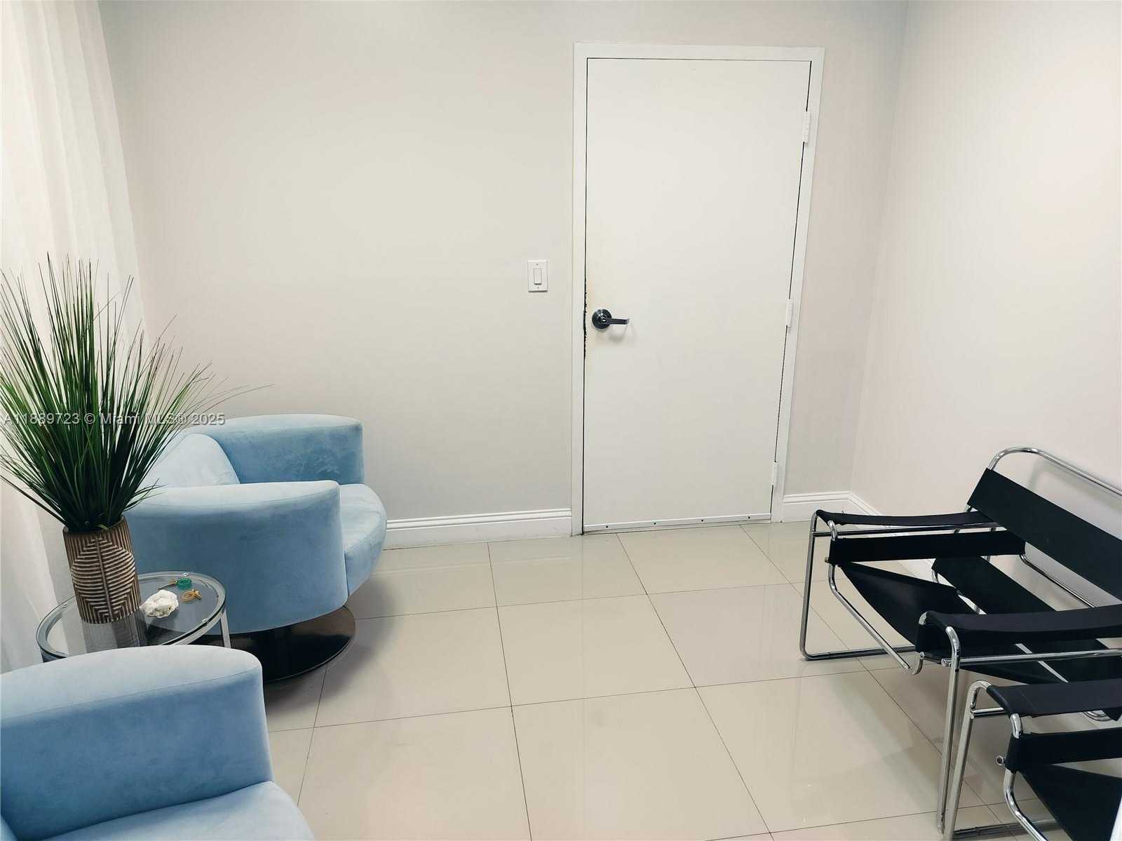 Small Image of 12550 BISCAYNE BLVD #605, North Miami Number 4