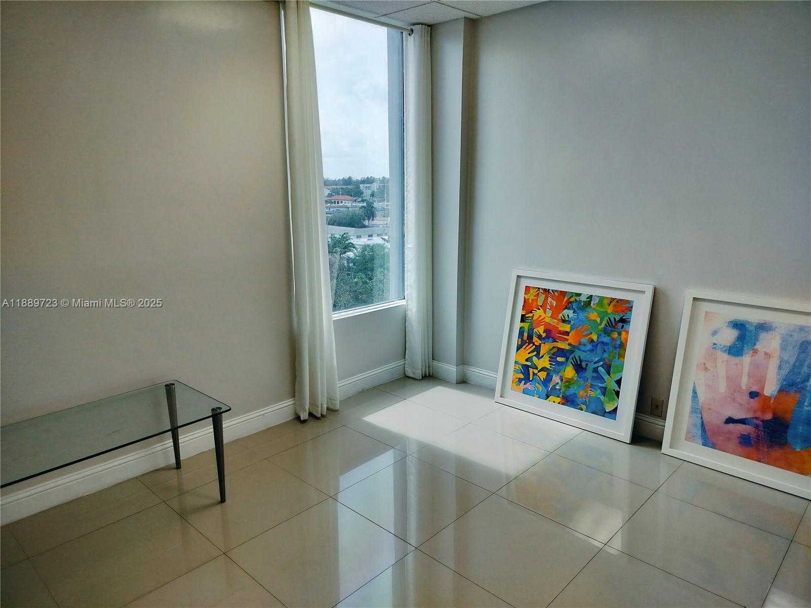 Small Image of 12550 BISCAYNE BLVD #605, North Miami Number 5