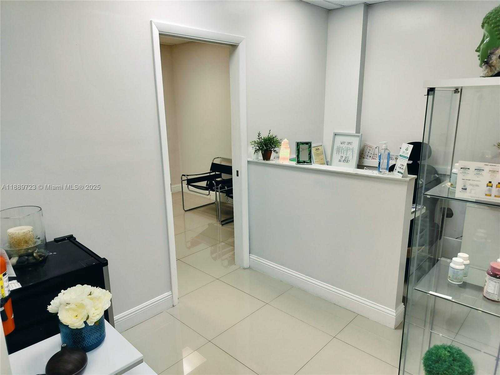 Small Image of 12550 BISCAYNE BLVD #605, North Miami Number 7
