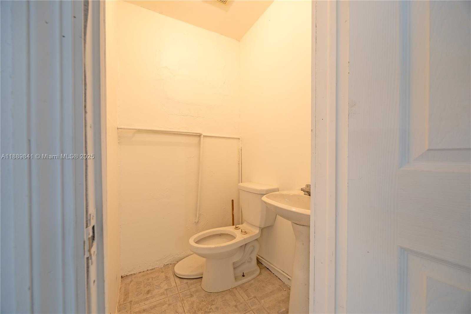 Small Image of 683 WEST 26TH ST, Hialeah Number 22