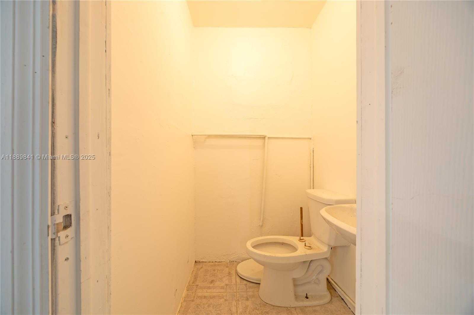 Small Image of 683 WEST 26TH ST, Hialeah Number 23