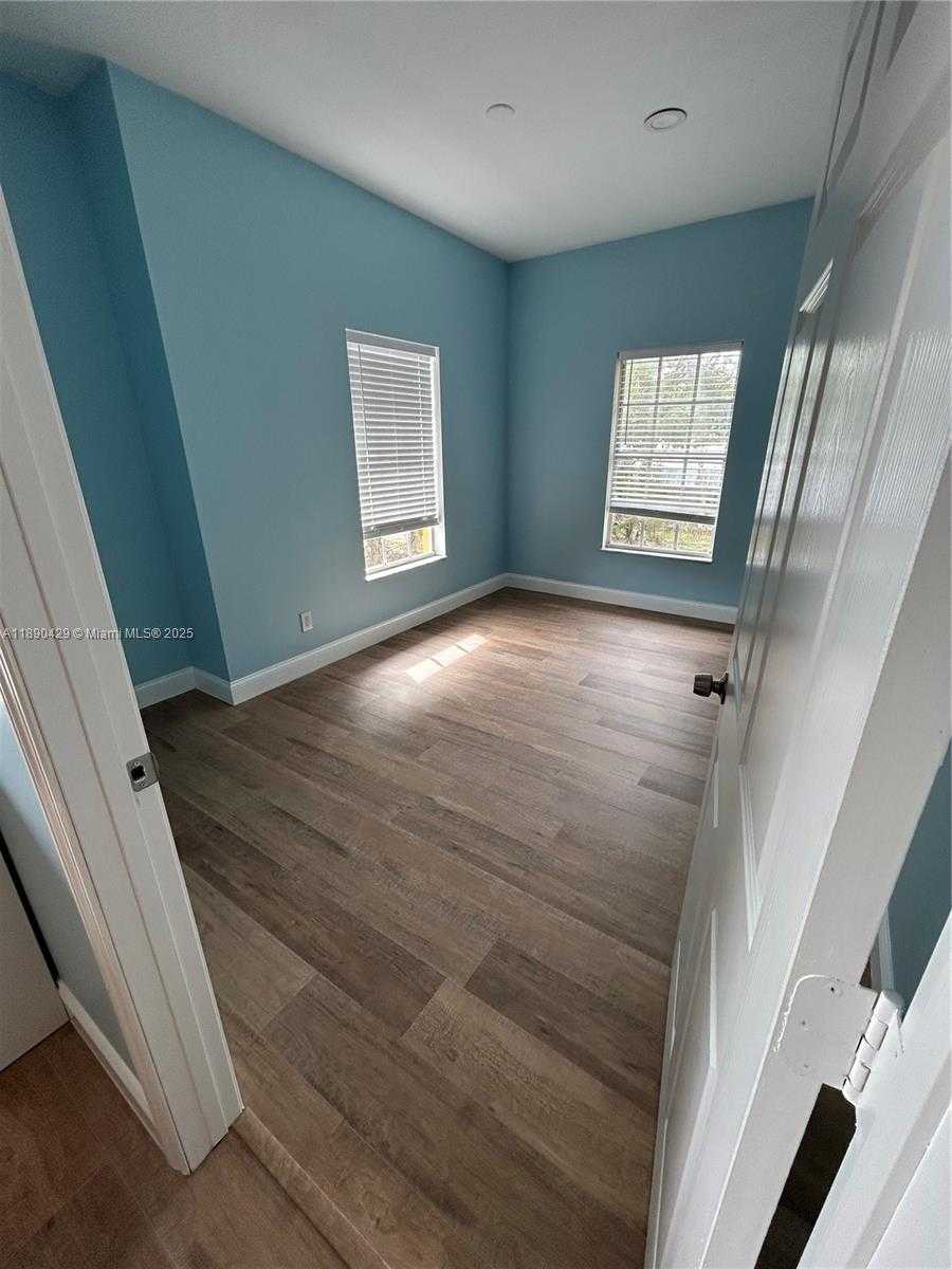 Small Image of 1766 20TH AVE #4, Vero Beach Number 3