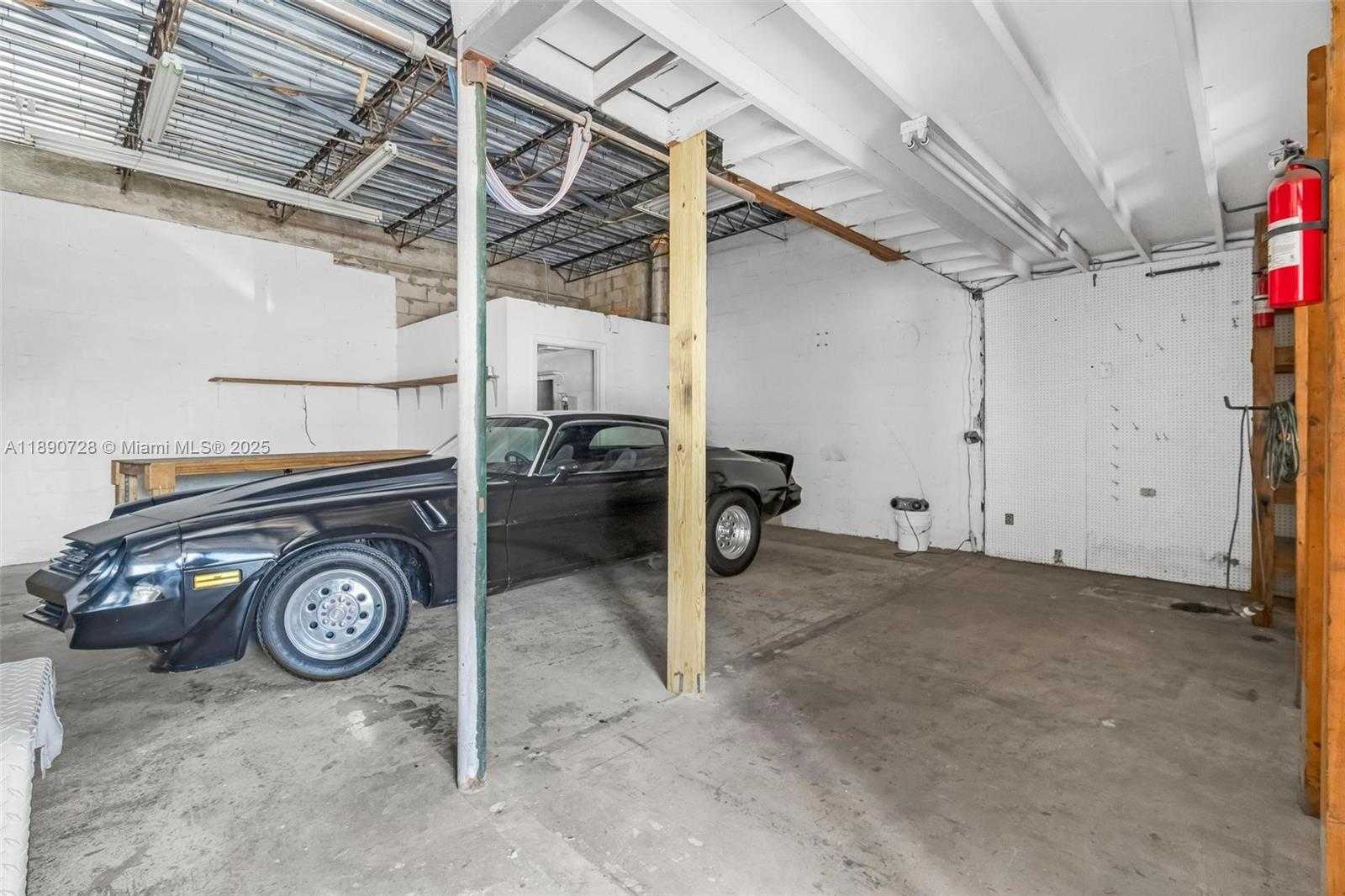 Small Image of 201 SOUTH WEST 21ST ST, Fort Lauderdale Number 36