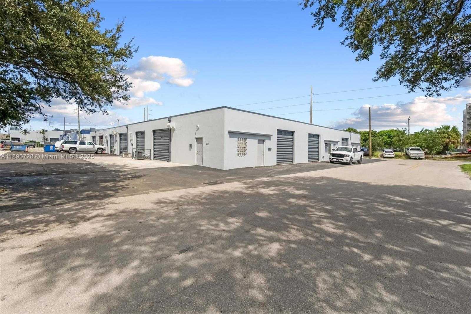 Small Image of 201 SOUTH WEST 21ST ST, Fort Lauderdale Number 39