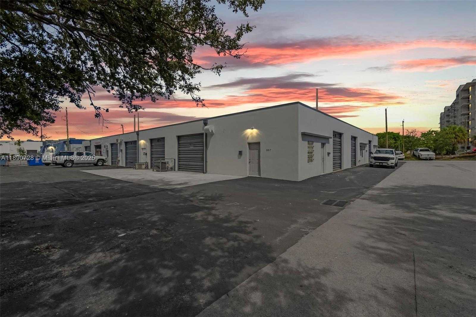 Small Image of 201 SOUTH WEST 21ST ST, Fort Lauderdale Number 4