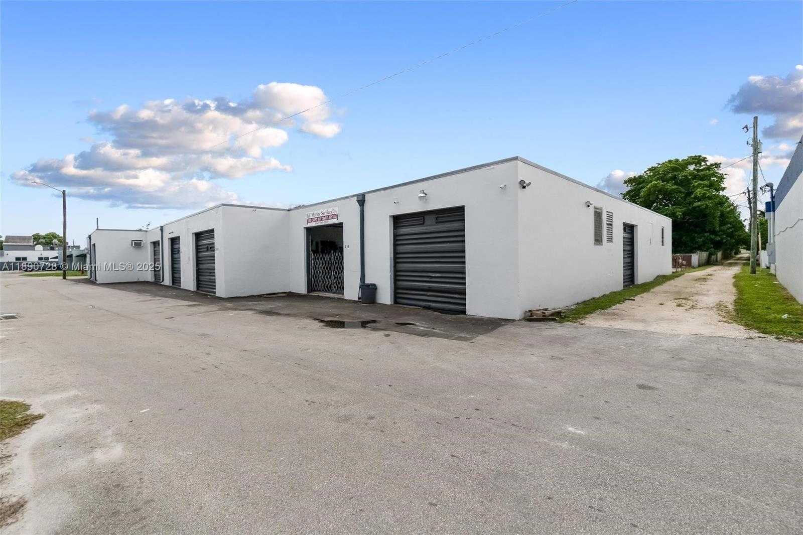Small Image of 201 SOUTH WEST 21ST ST, Fort Lauderdale Number 41