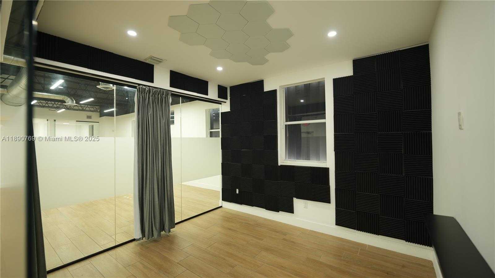 Small Image of 997 NORTH EAST 125TH ST, North Miami Number 2