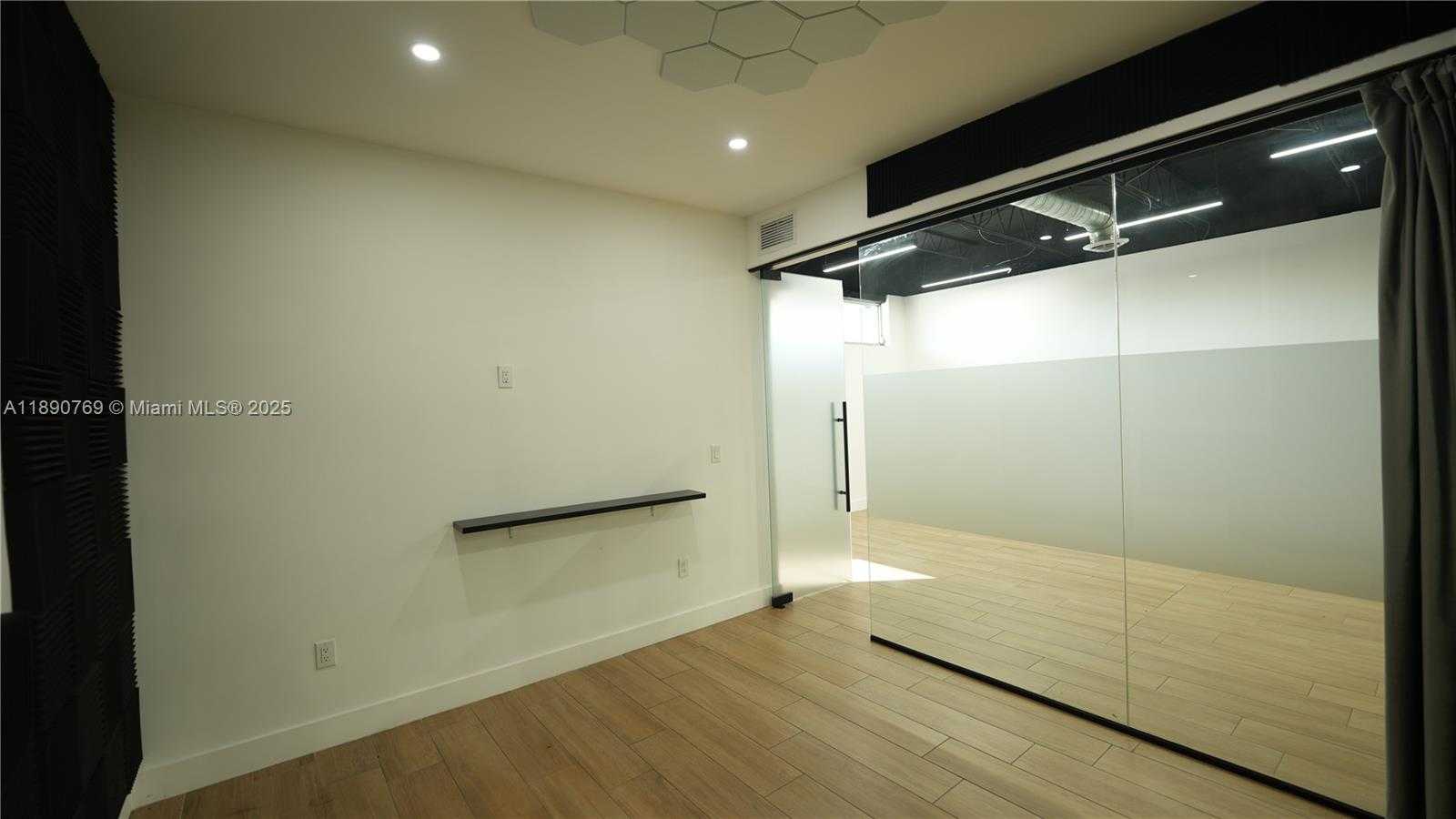 Small Image of 997 NORTH EAST 125TH ST, North Miami Number 3