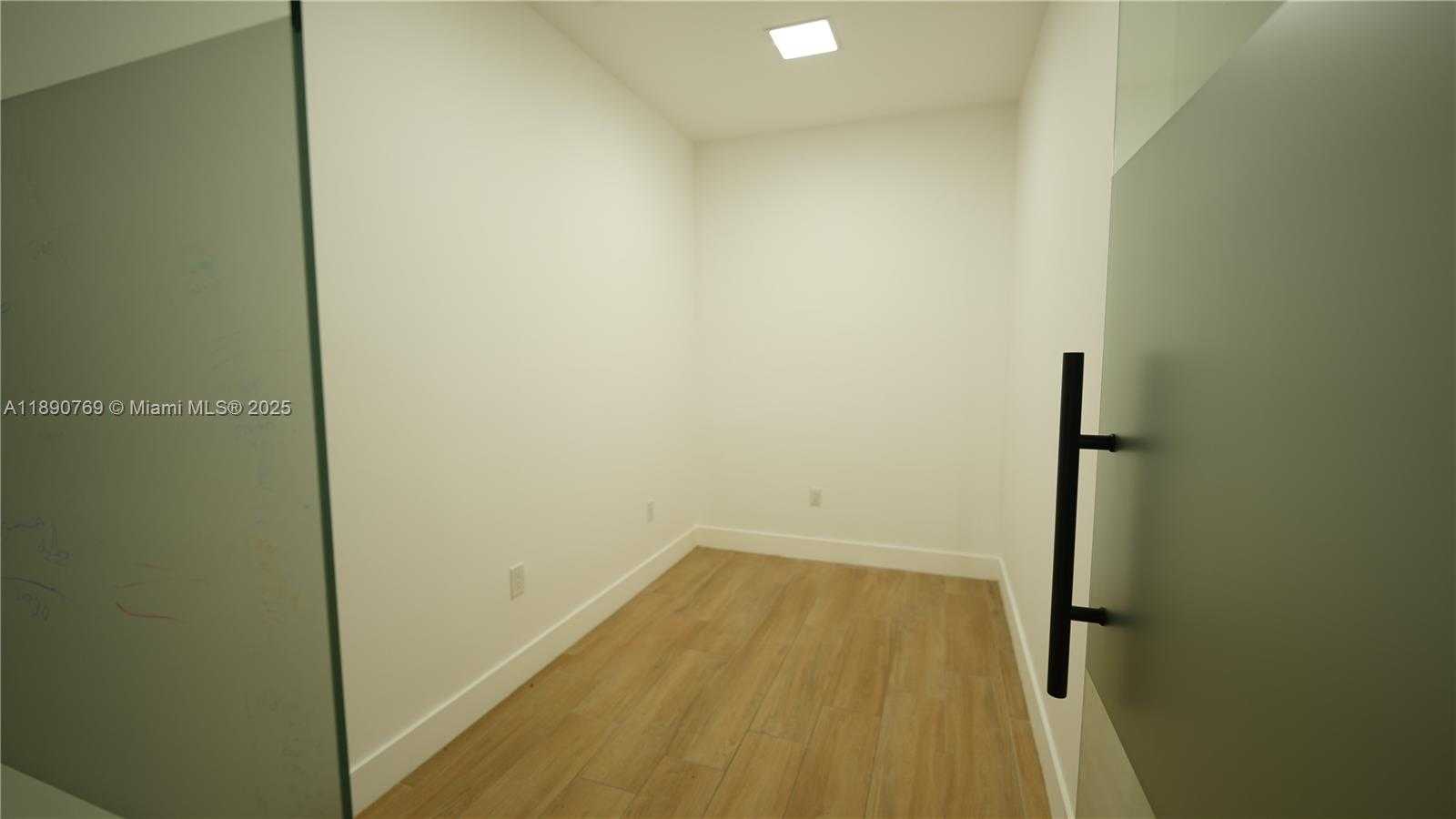 Small Image of 997 NORTH EAST 125TH ST, North Miami Number 6