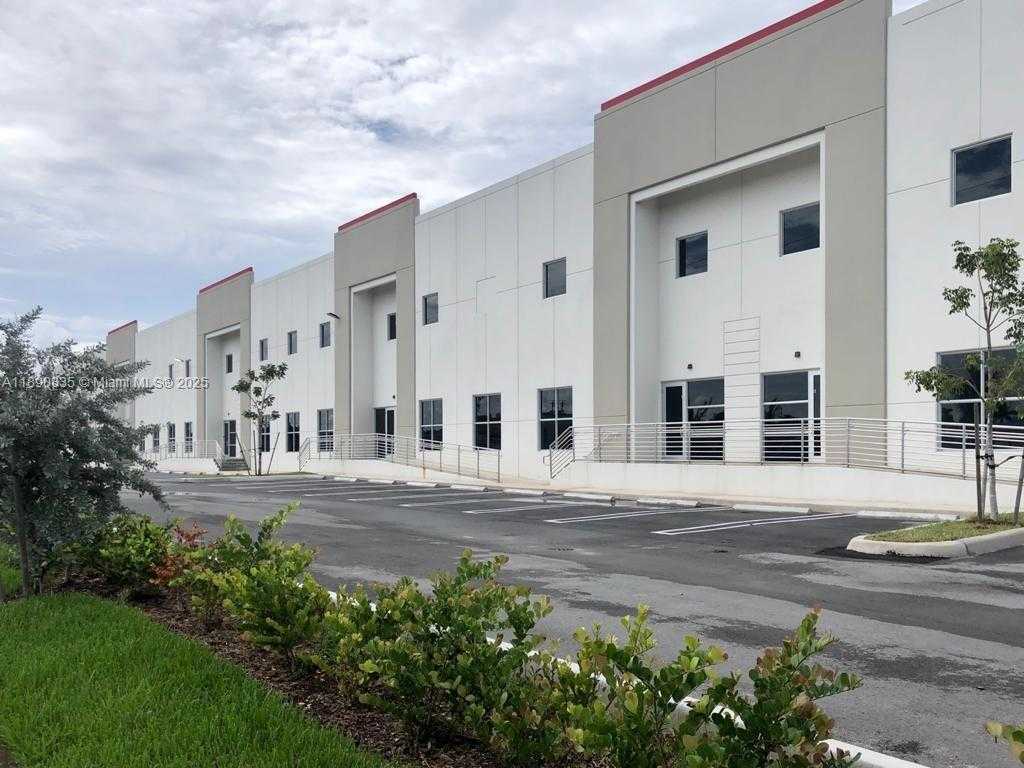 Small Image of 13202 NORTH WEST 107TH AVE #5, Hialeah Gardens Number 2