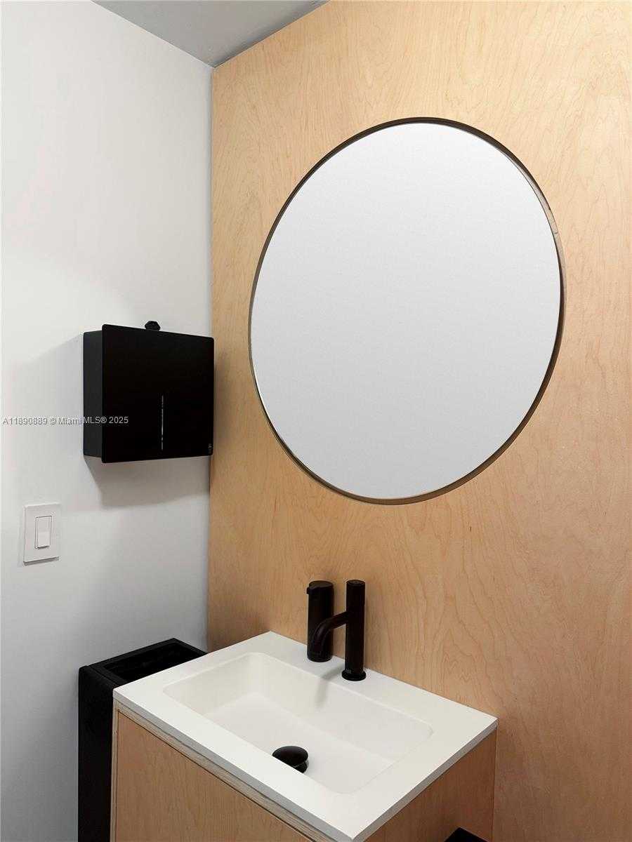 Small Image of 1800 NORTH MIAMI AVE, Miami Number 12